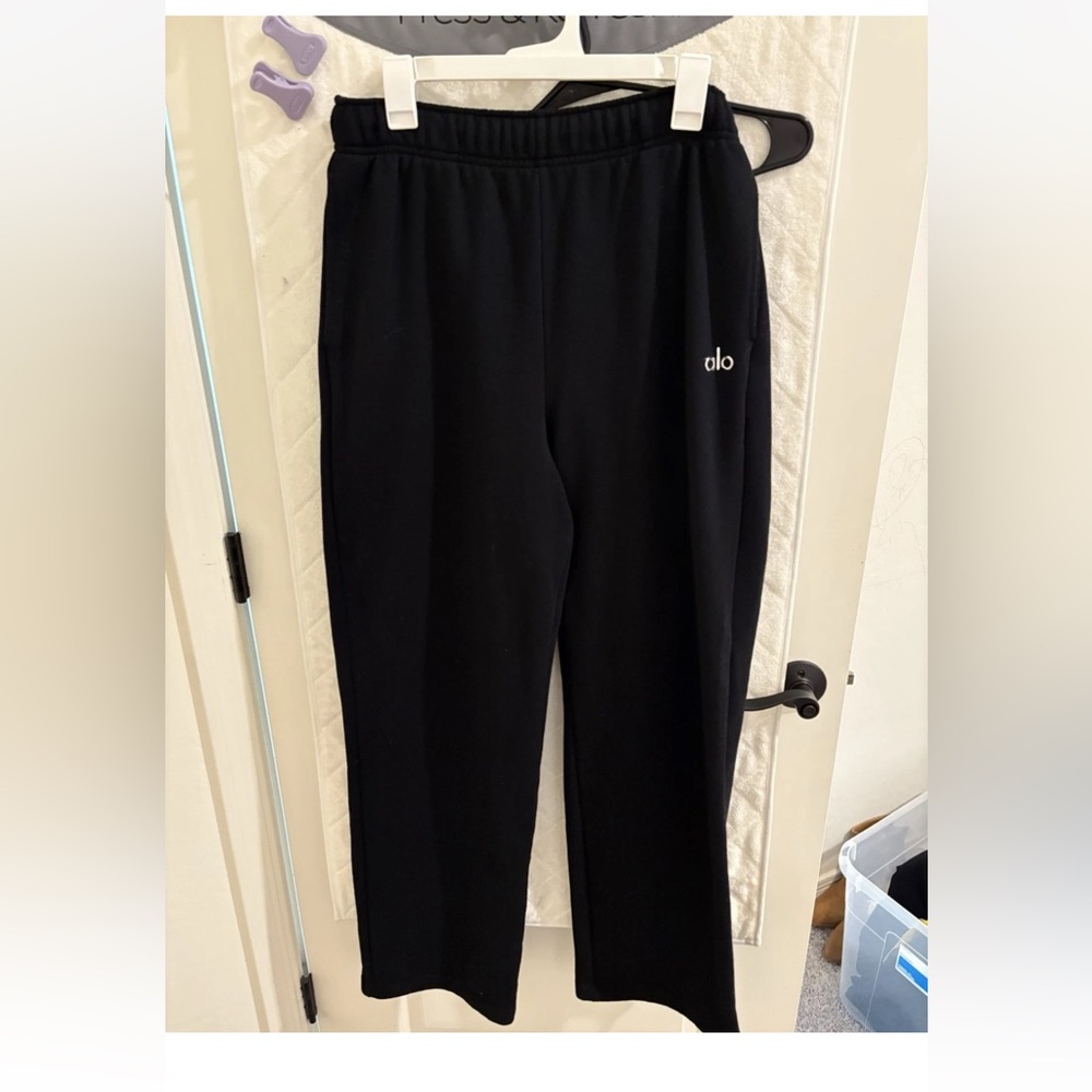 Alo Yoga Accolade Black Straight Leg Sweatpants sz. M
